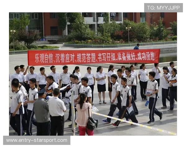 成都教师招聘考生跑步入场，校方称时间短暂，成都中小学体育教师招聘