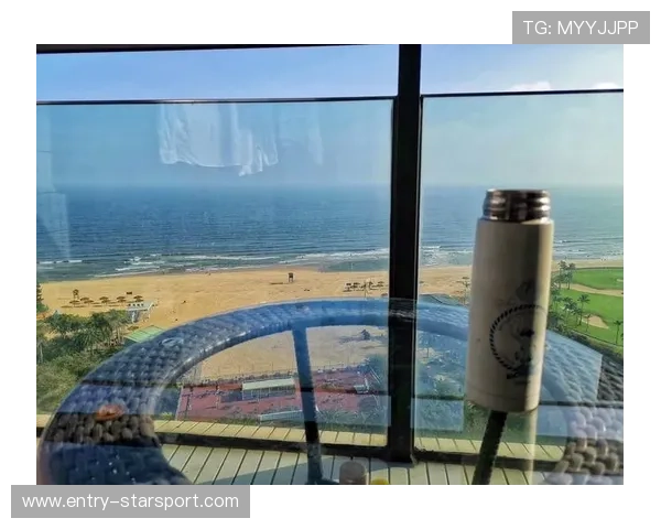 [选手名]晒出的休假照：他在夏威夷的海滩上依然在看复盘，这就是职业态度复盘